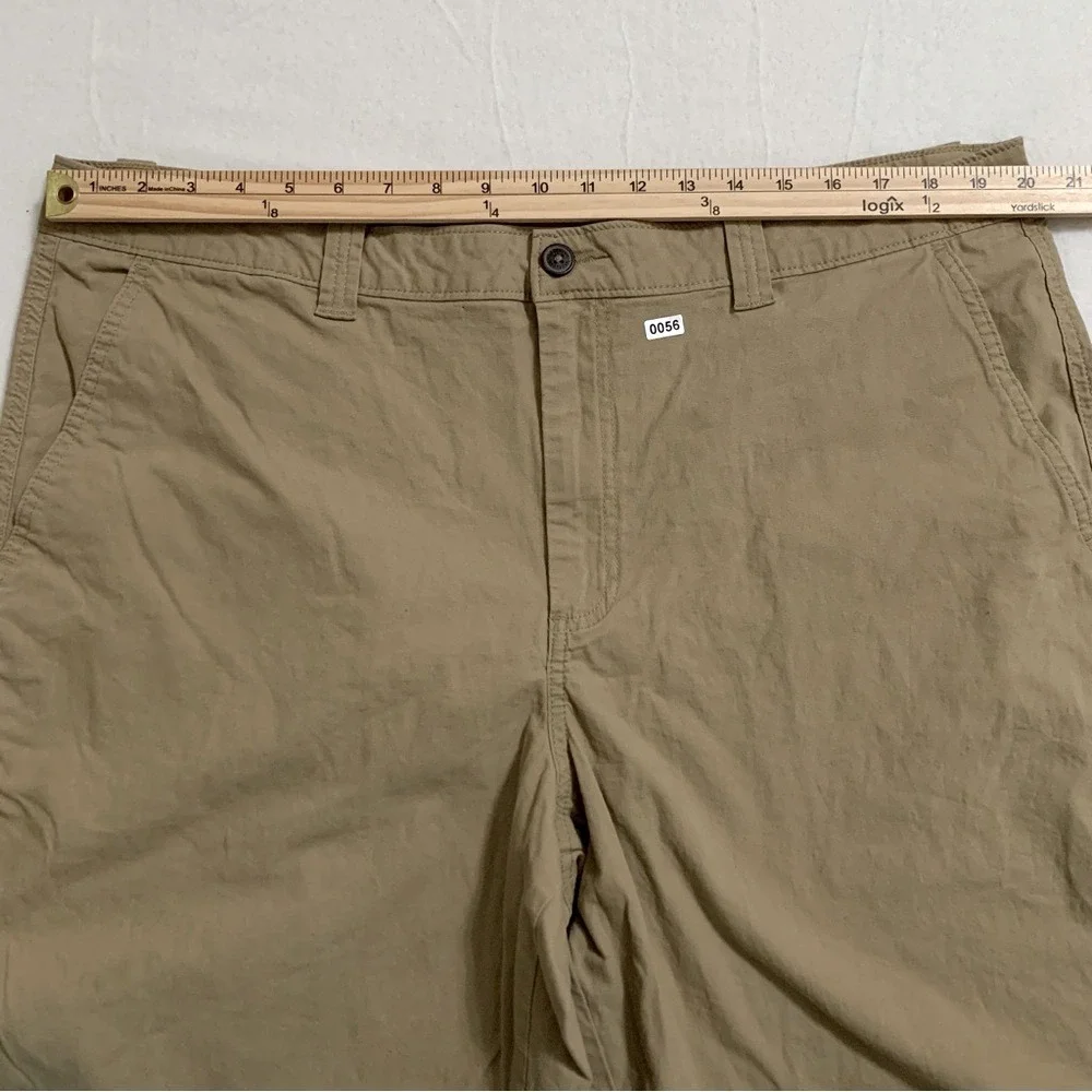 Magellan Outdoors Shorts Men's Flat Front Cotton Blend Khaki Size 40W Inseam 10